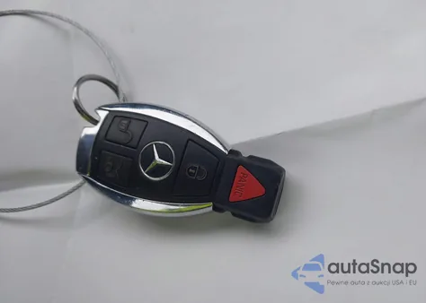 2012 Mercedes-Benz C 250 z USA, uszkodzony, nr VIN WDDGJ4HB2CF743162